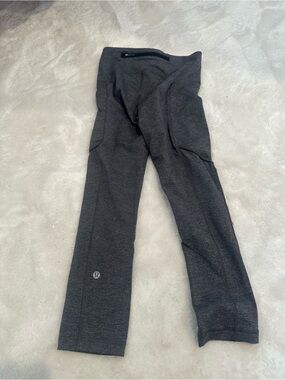 Lululemon women’s size 2 cropped gray athletic leggings